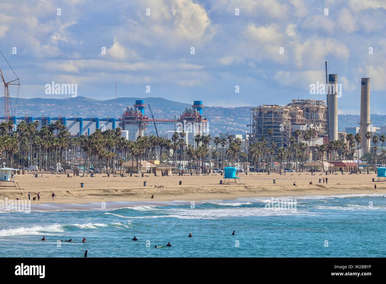 Huntington Beach Kuste Die Den Aes Anlage Und Das Wasser Entsalzungsanlage Stockfotografie Alamy