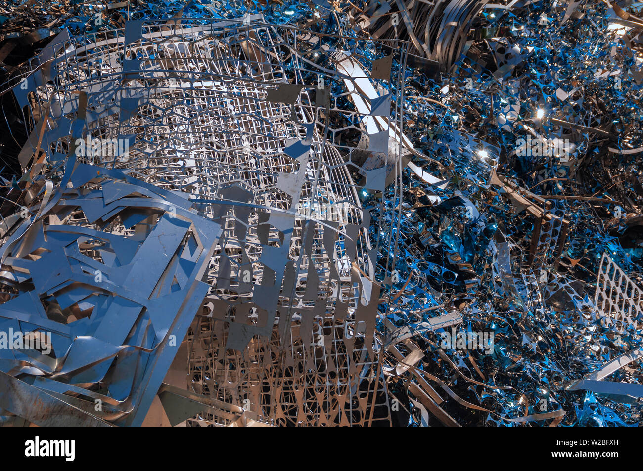 Stapel von Aluminium- und Metallschrott zum Recycling Stockfoto