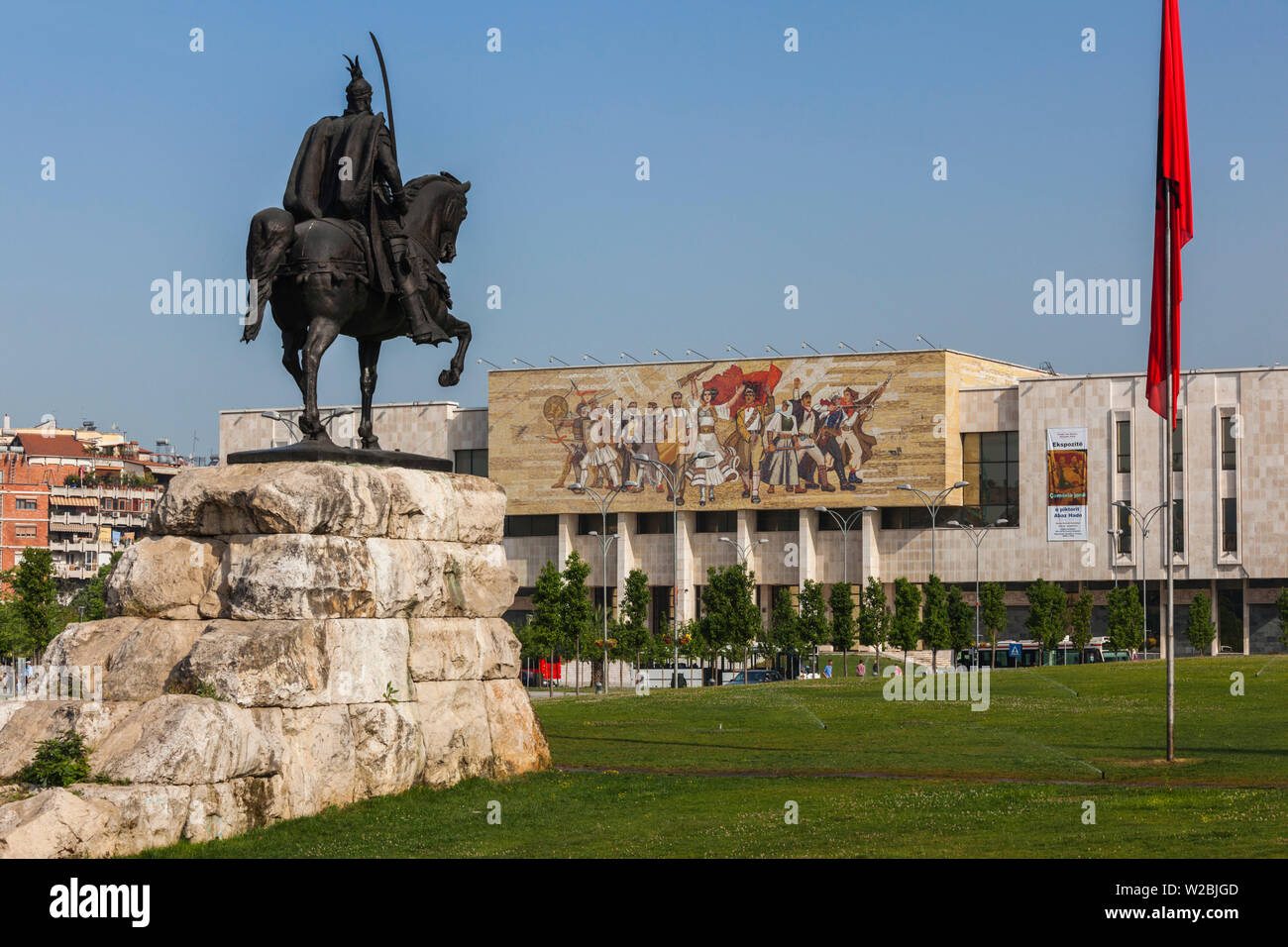 Albanien, Tirana, Skanderbeg Platz, Statue von Skanderbeg und Nationale Historische Museum Stockfoto