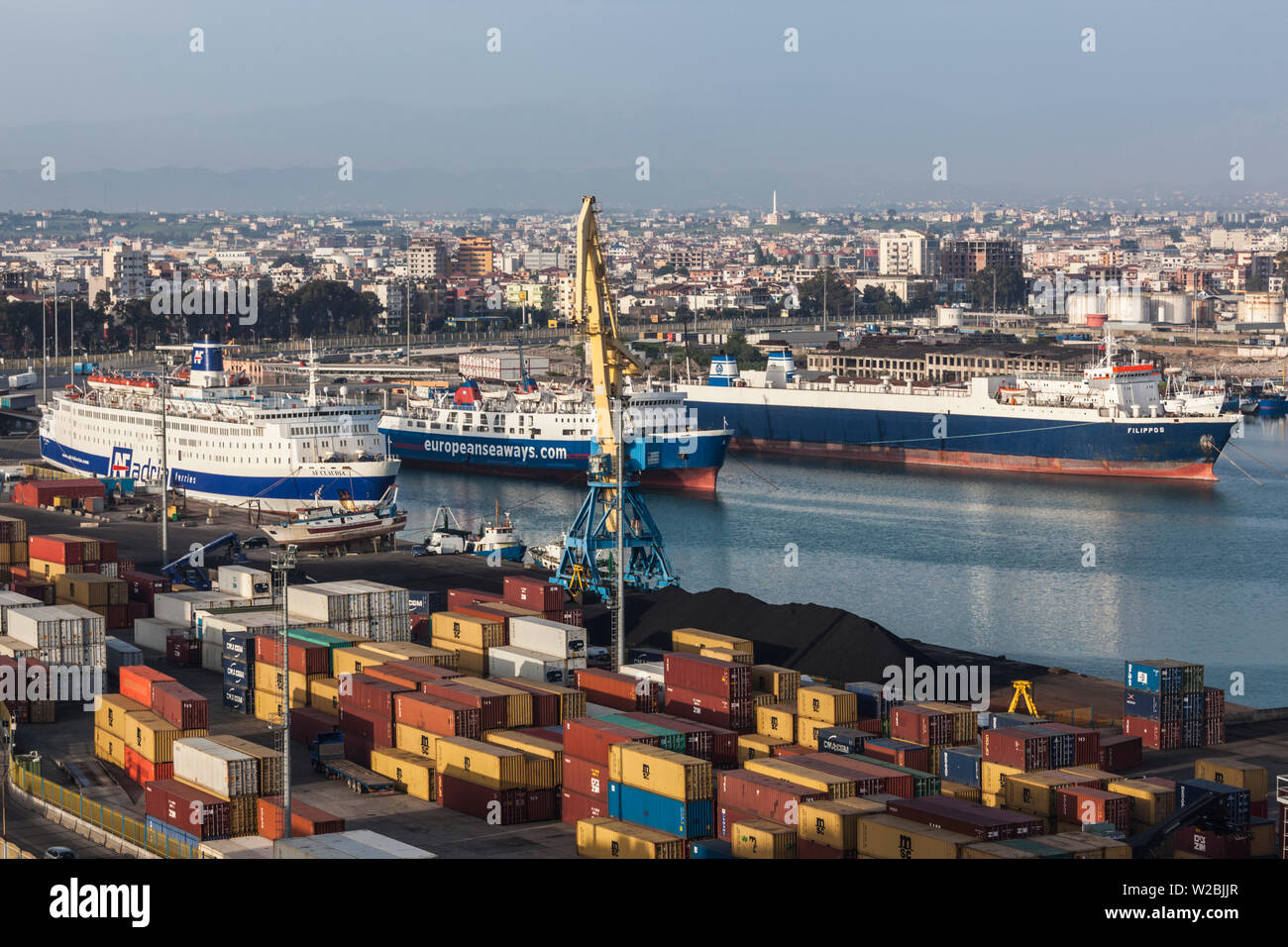 Albanien, Durres, erhöhten Blick auf den Hafen Stockfoto