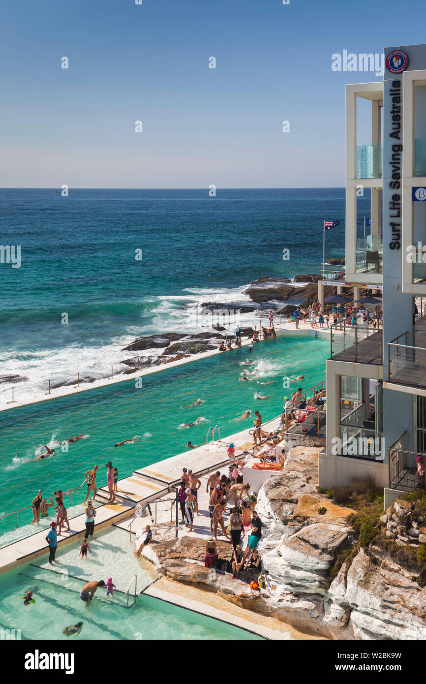Australien, New South Wales, New South Wales, Sydney, Bondi Beach, Strandbad, erhöhten Blick, morgen Stockfoto