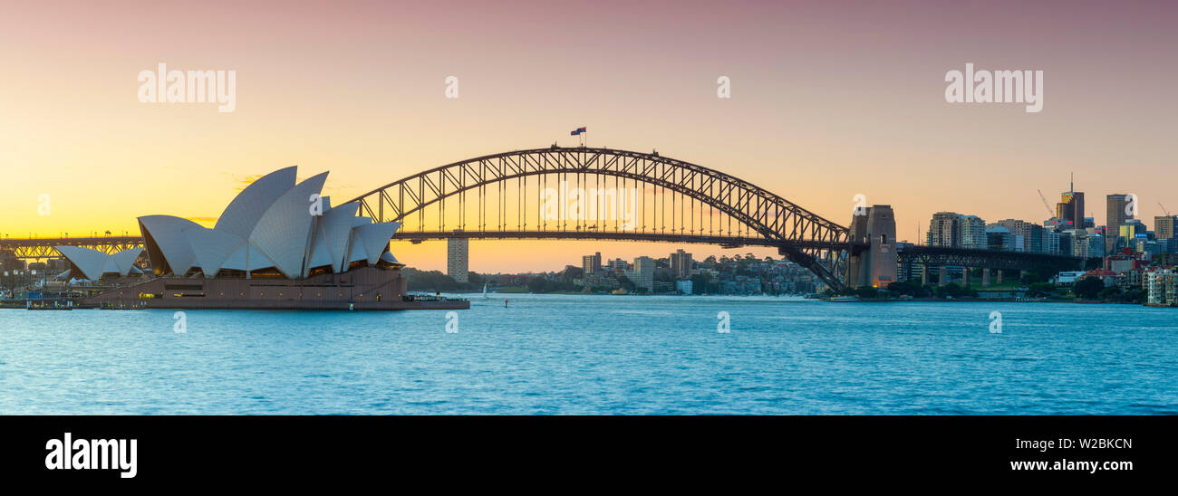 Sydney Opera House und die Harbour Bridge, Darling Harbour, Sydney, New South Wales, Australien Stockfoto