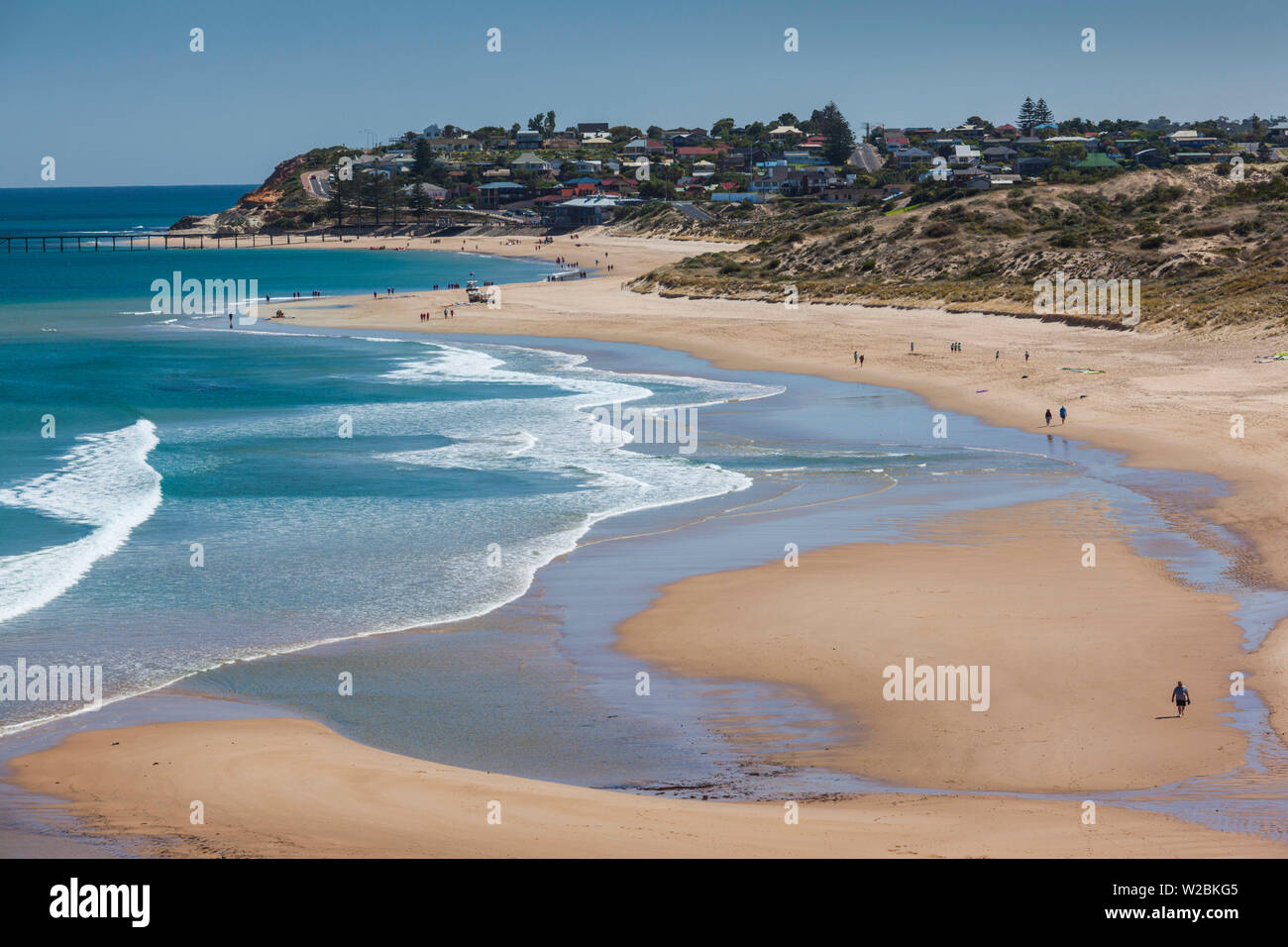 Australien, South Australia, Fleurieu Peninsula, Christies Beach, erhöhte Strandblick Stockfoto