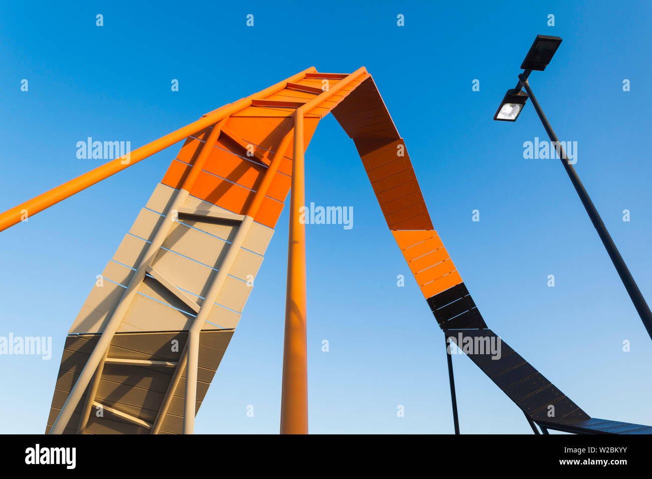 Australien, Australian Capital Territory, Canberra, ACT, National Museum of Australia, Outdoor-Kunst im öffentlichen Raum, The Loop und Uluru-Linie Stockfoto