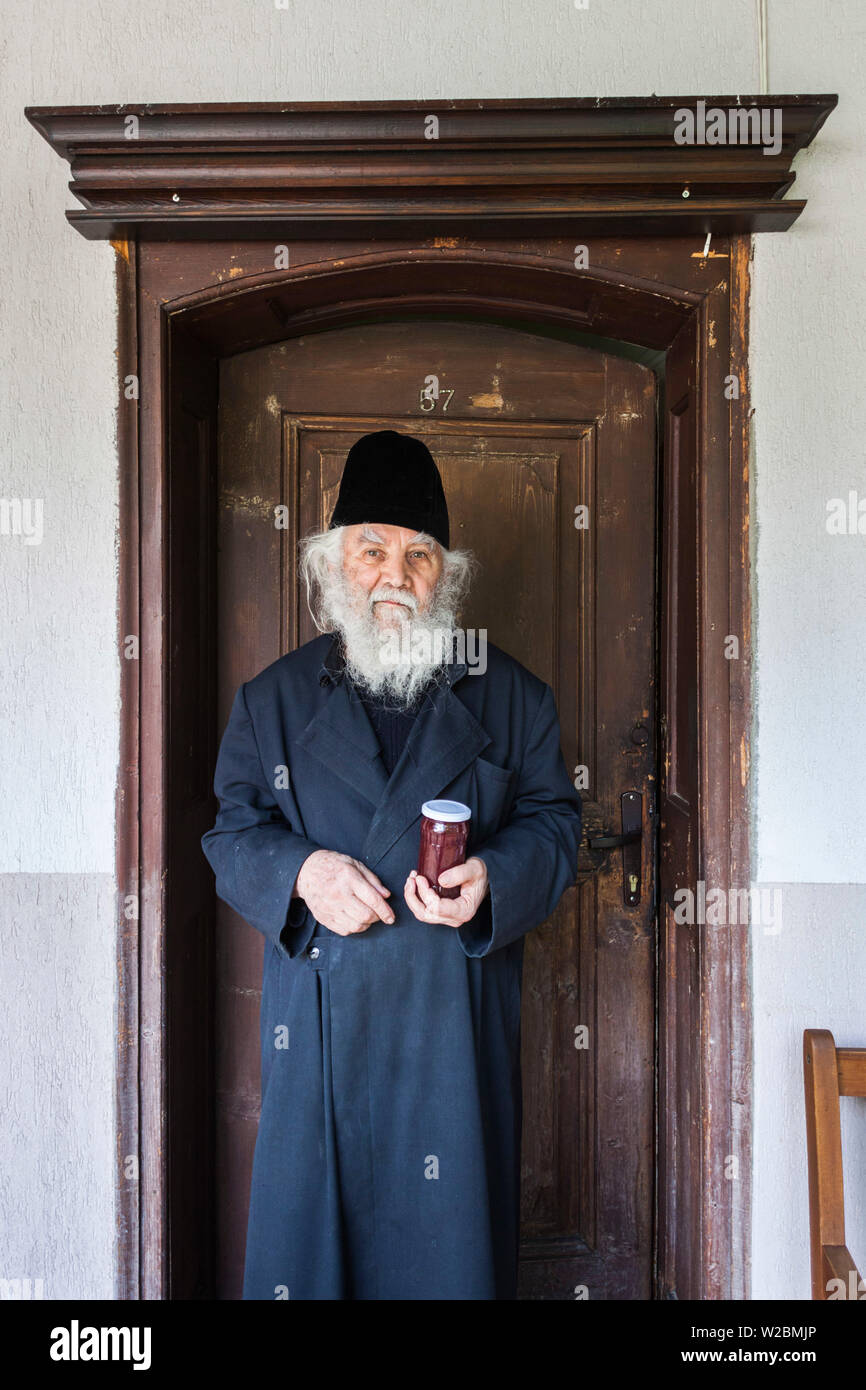 Bulgarien, südlichen Berge, Batschkovo Batschkovo Kloster, Bulgariens zweitgrößte Kloster, bulgarische orthodoxe Priester, Modell freigegeben, Herr-BUL-2014-01 Stockfoto