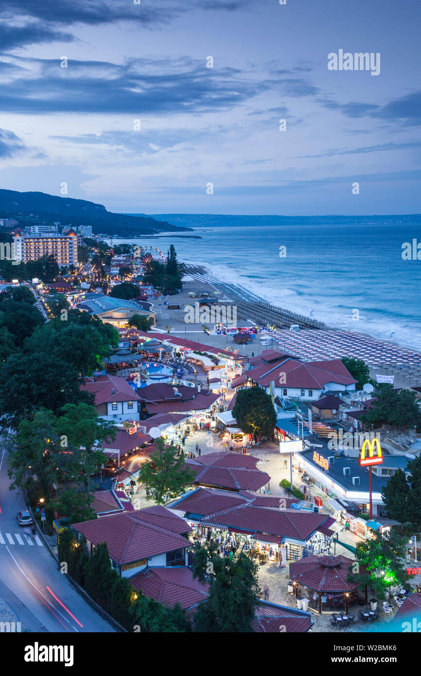 Bulgarien, Schwarzmeerküste, Goldstrand, Zlatni Pyasatsi, erhöhte Ansicht, Sonnenuntergang Stockfoto