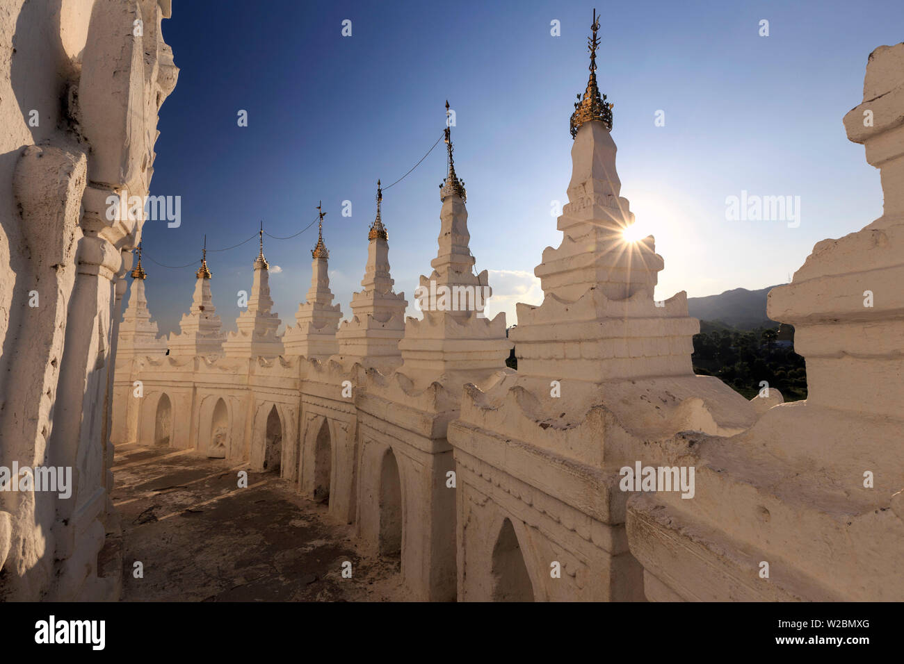 Myanmar (Burma), Mandalay, Mingun, Hsinbyume Paya buddhistische Stupa Stockfoto