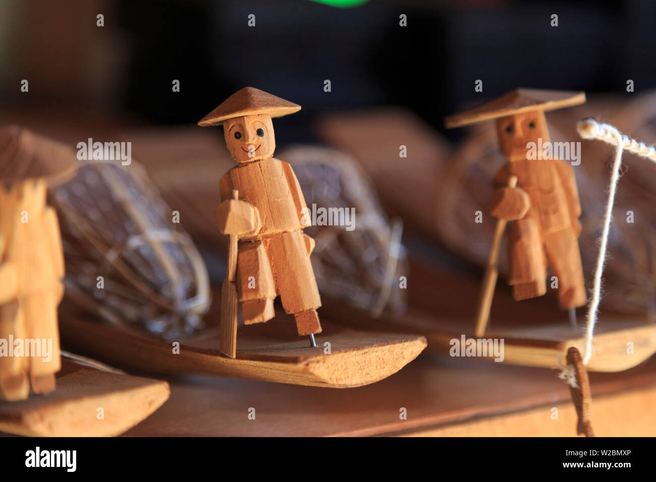 Myanmar (Burma), Shan Staat, Inle See, nampan Dorf, lokales Kunsthandwerk verkauft als Souvenir Stockfoto