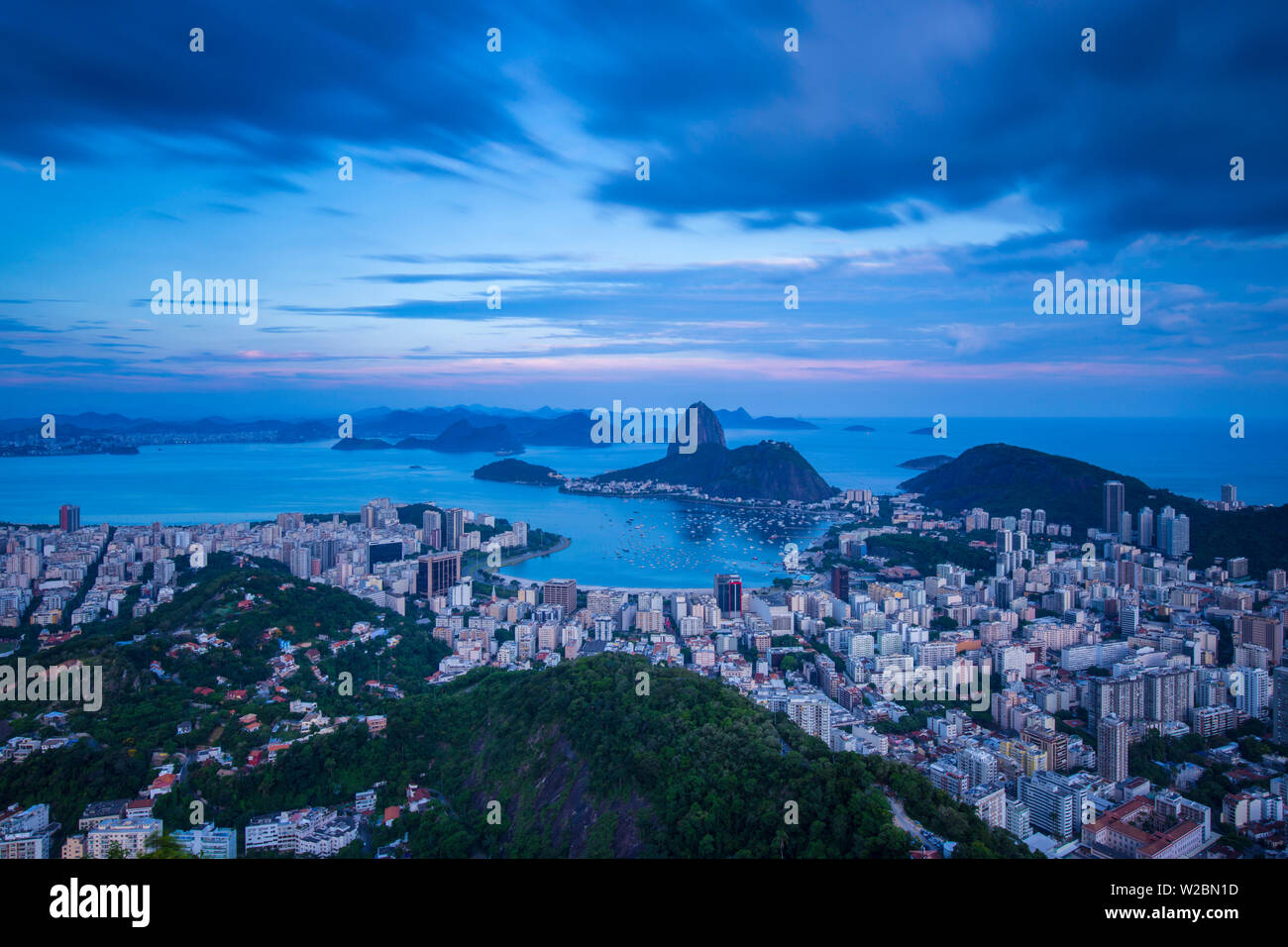 Blick über die Bucht von Botafogo und dem Zuckerhut, Rio de Janeiro, Brasilien Stockfoto