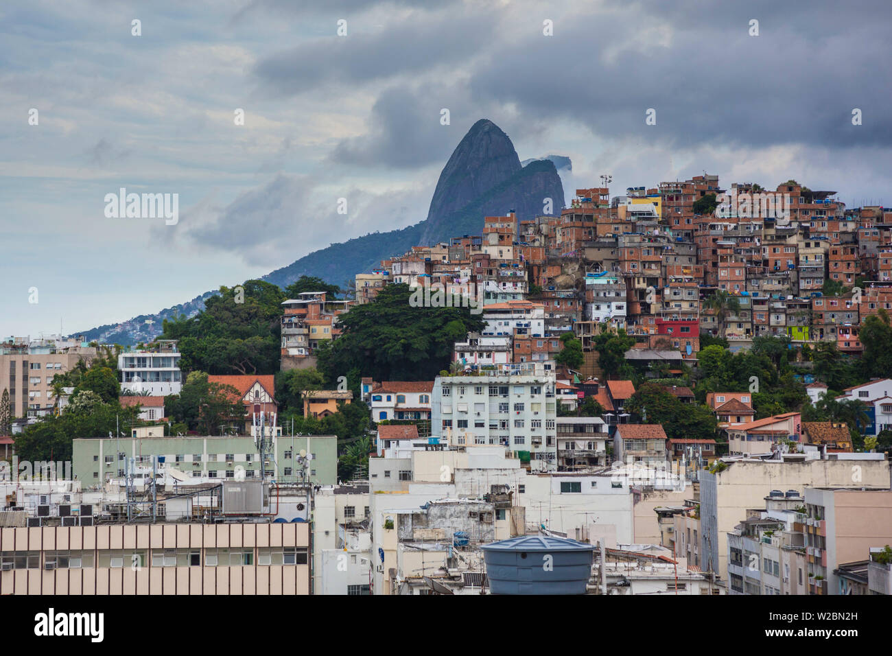Einer Favela in der Innenstadt von Rio de Janeiro, Brasilien Stockfoto