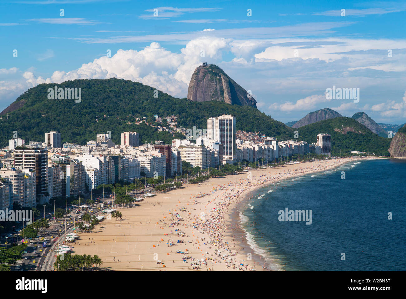 Erhöhten Blick auf die Copacabana, Rio de Janeiro, Brasilien, Südamerika Stockfoto