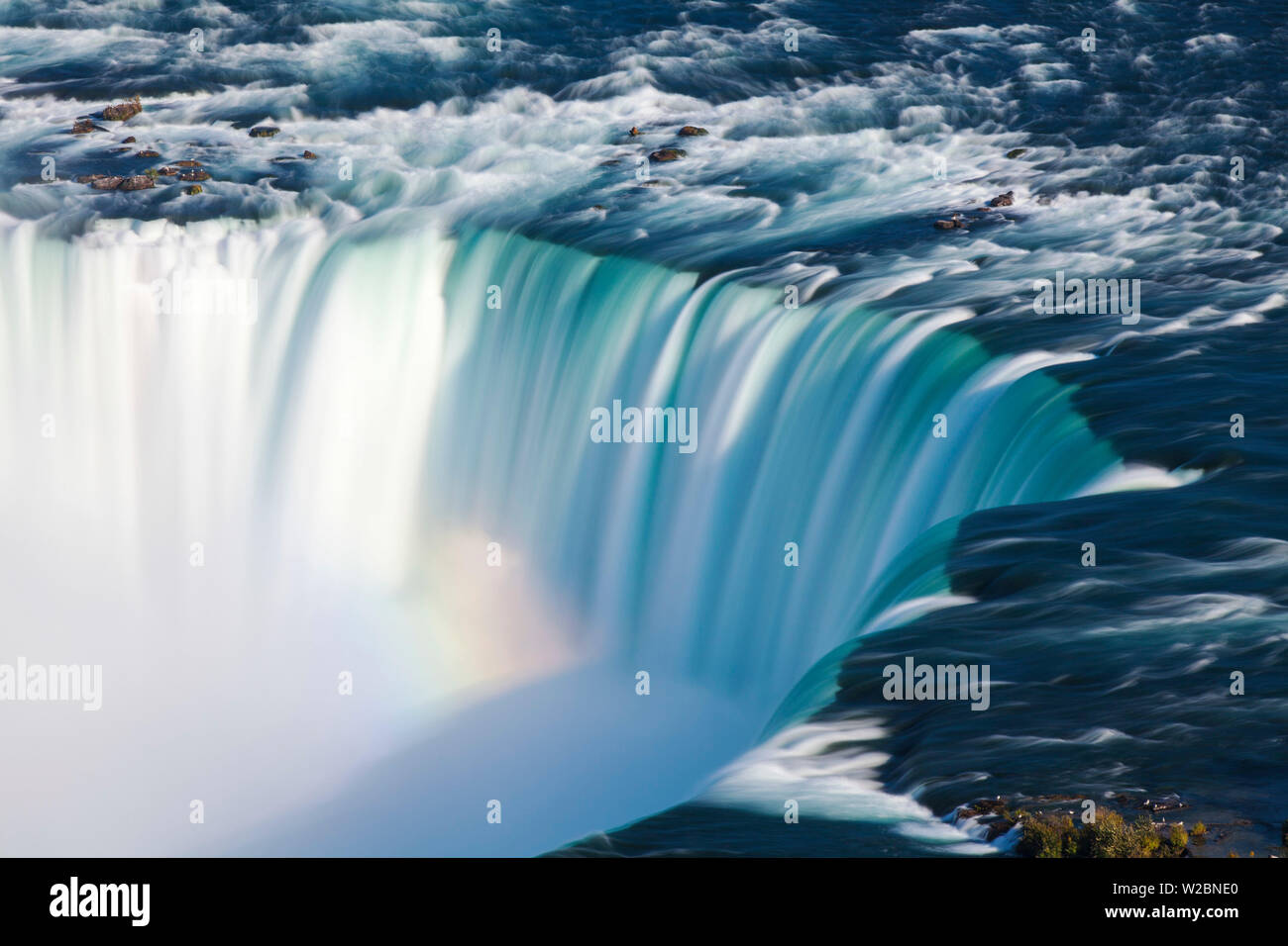 Kanada, Ontario, Niagara, Niagara Falls, Blick auf Table Rock Visitor Center und Horseshoe Falls Stockfoto
