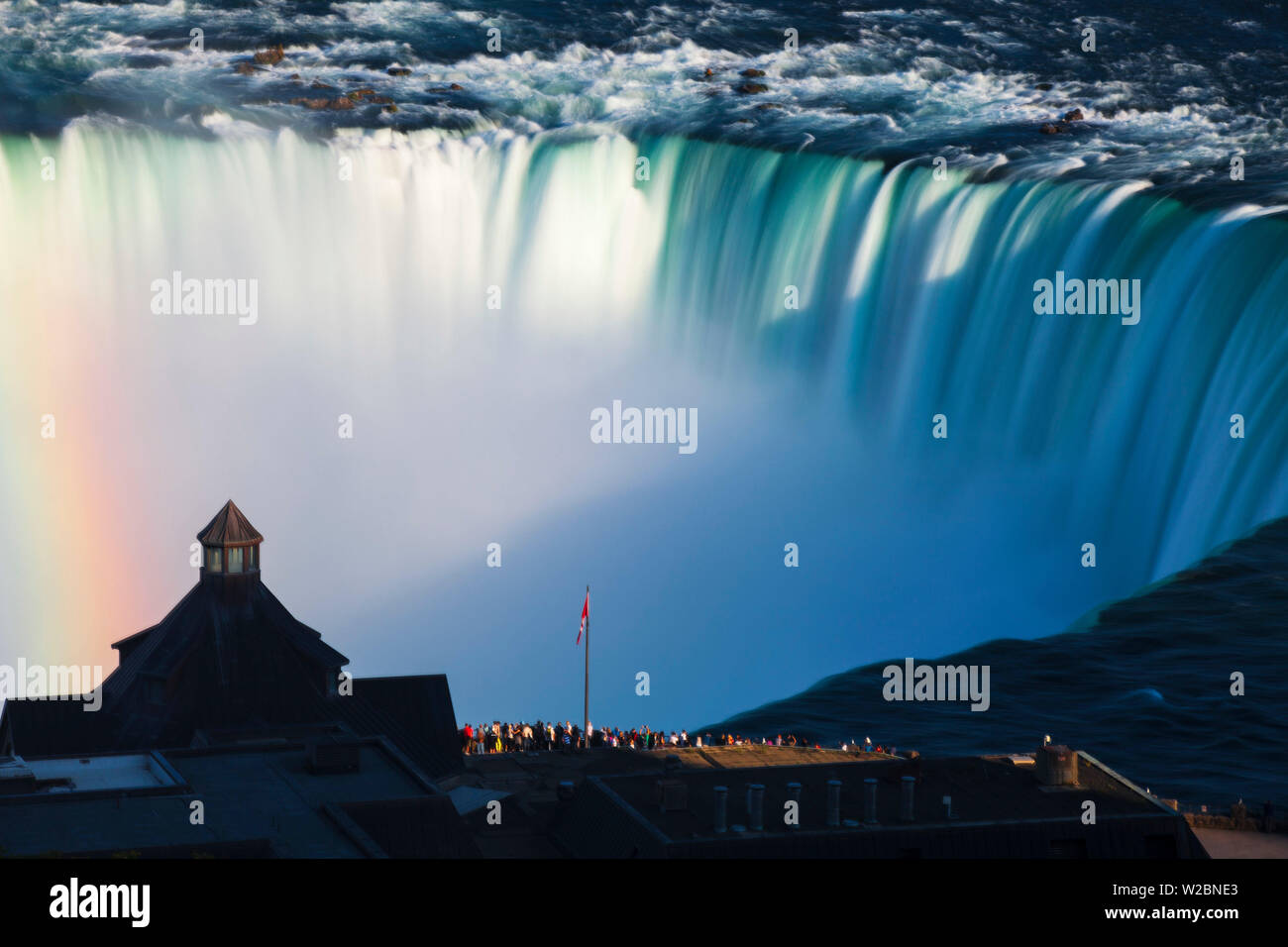 Kanada, Ontario, Niagara, Niagara Falls, Blick auf Table Rock Visitor Center und Horseshoe Falls Stockfoto