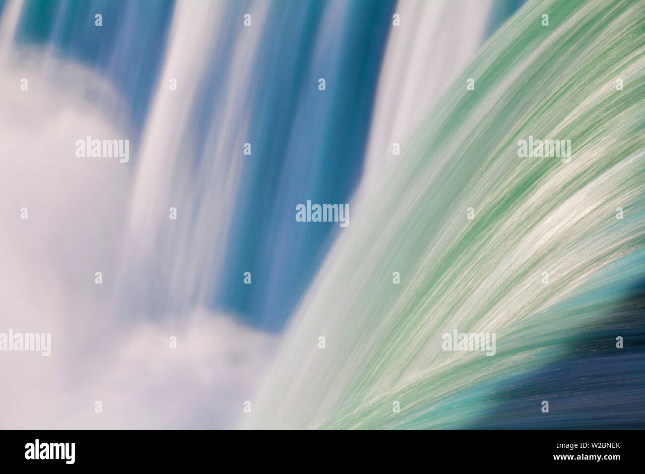 Kanada, Ontario, Niagara, Niagara Falls, Blick auf Table Rock Visitor Center und Horseshoe Falls Stockfoto