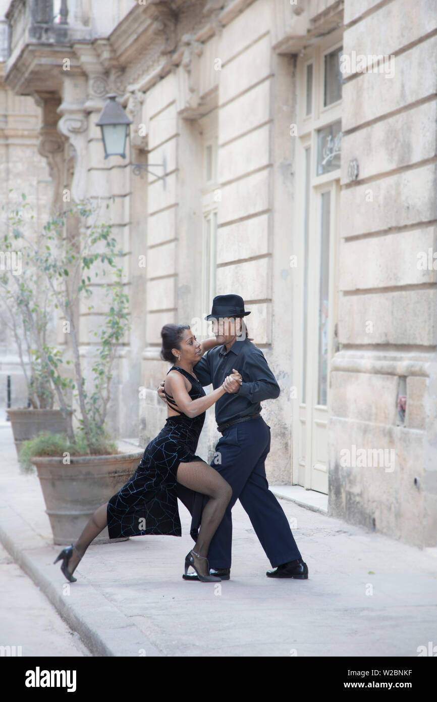 Tango Tänzer, Habana Vieja, Havanna, Kuba (MR) Stockfoto