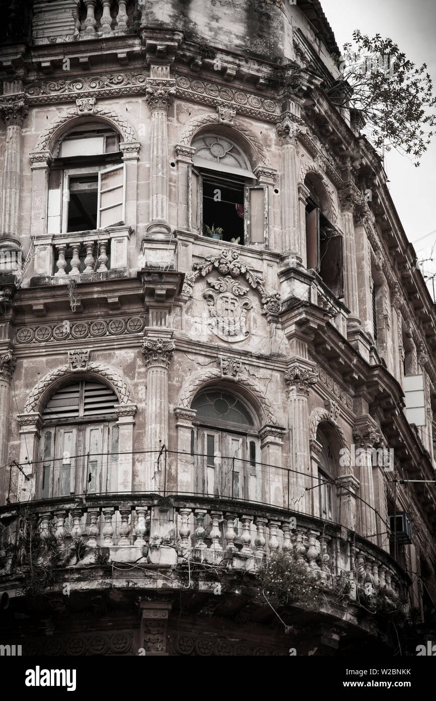 Verfallende Gebäude in Habana Vieja, Havanna, Kuba Stockfoto