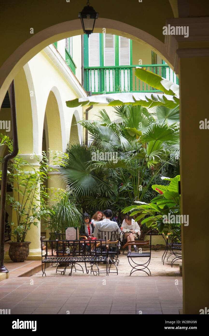 Innenhof eines kolonialen Casa/Haus, Habana Vieja, Havanna, Kuba Stockfoto
