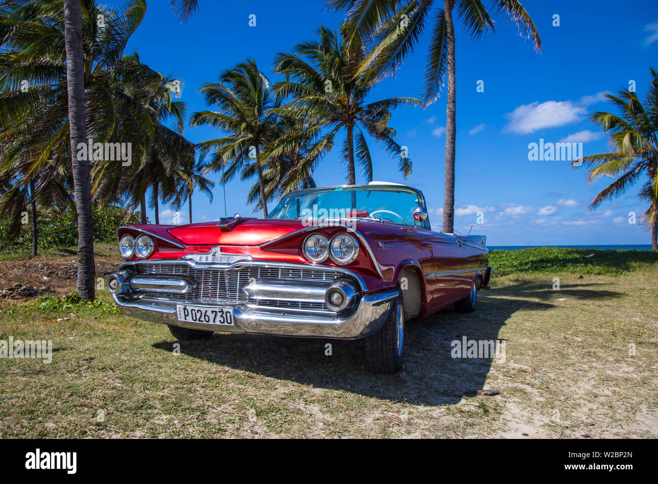 1959 Dodge Custom treu Celica Cabrio, Playa del Este, Havanna, Kuba Stockfoto