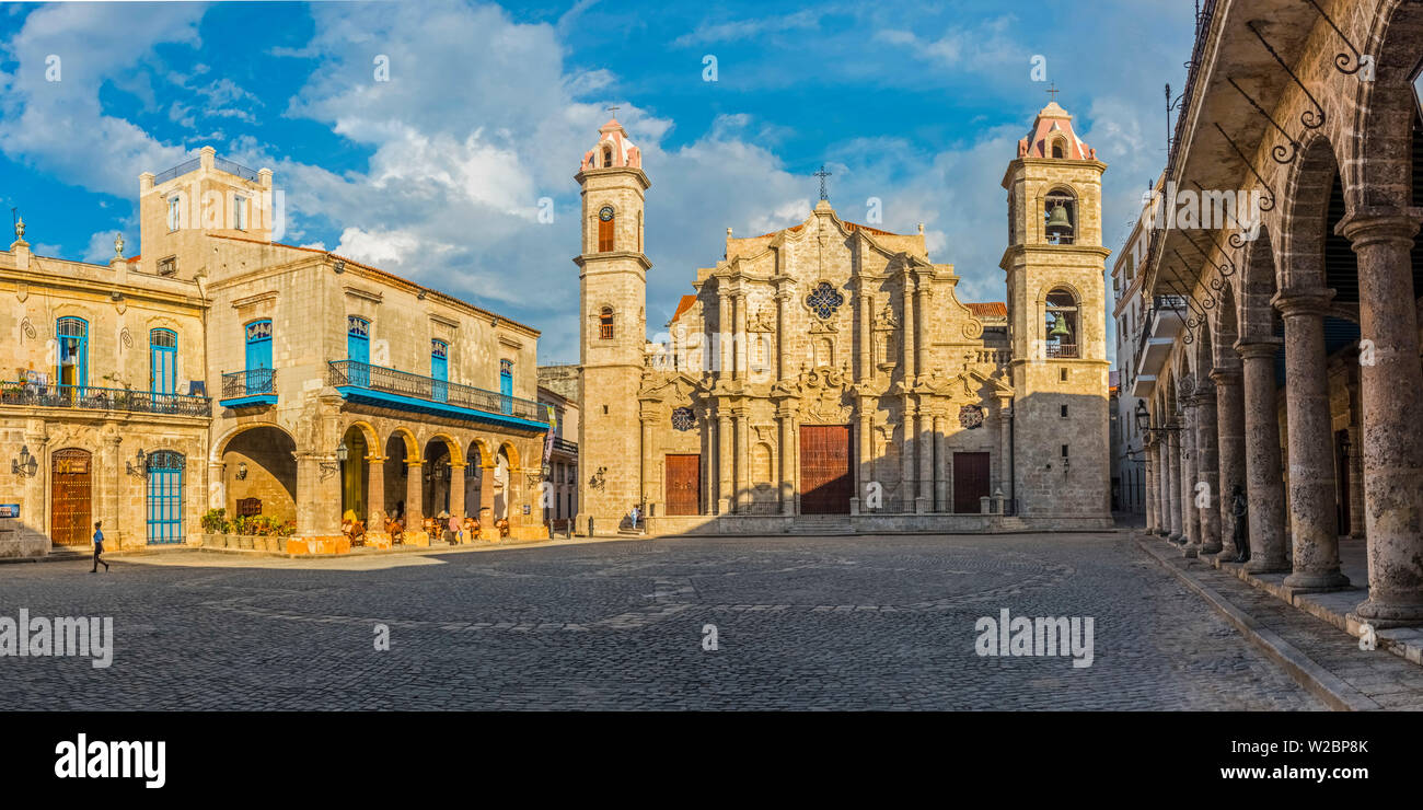 Kuba, Havanna, La Habana Vieja, die Plaza de la Catedral, die Kathedrale der Jungfrau Maria von der Unbefleckten Empfängnis oder Catedral de la Virgen, Maria de la Inmaculada Concepcion Stockfoto