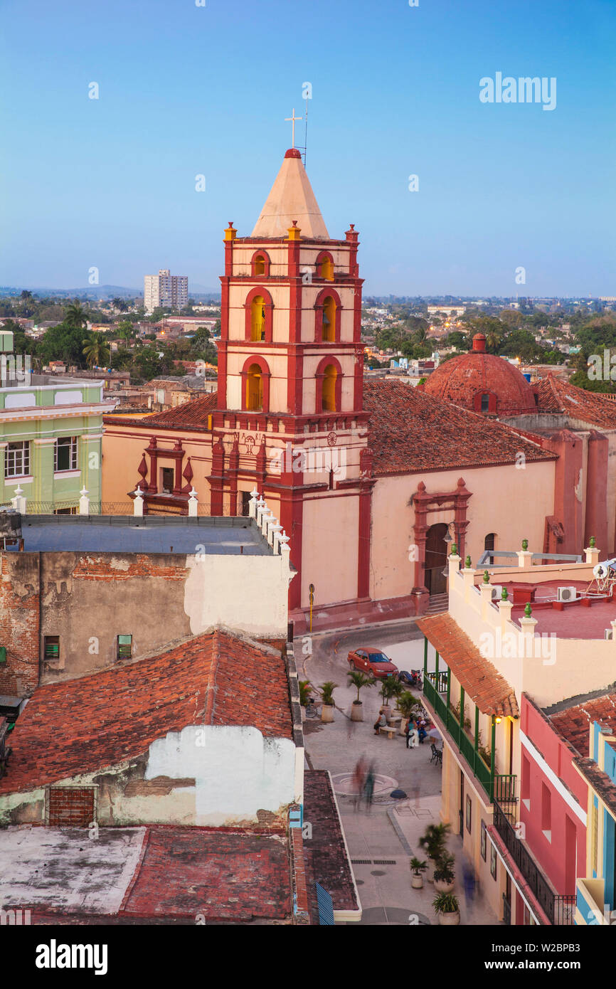 Kuba, Camaguey, Camagüey Province, Blick auf die Stadt in Richtung Iglesia de Nuestra SeÃ±ora De La Soledad suchen Stockfoto