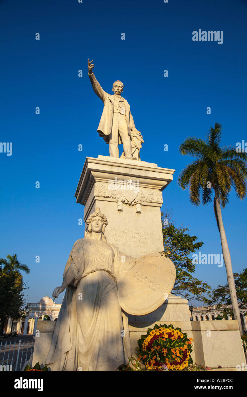 Cuba, Cienfuegos, Parque MartÃ-, Marmor statue von Jose Marti - Eine kubanische Revolutionäre und geistiges Stockfoto