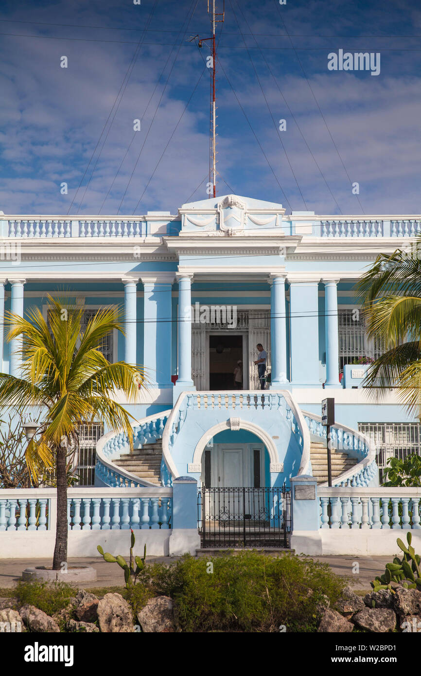 Cuba, Cienfuegos, der Malecon verbindet die Stadt Punta Gorda, Blau Herrenhaus Stockfoto