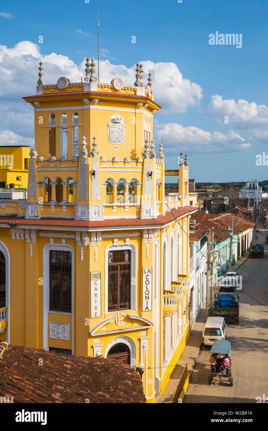 Kuba, Sancti Spiritus, Sancti Spiritus, Calle Independencia Sur-Fußgängerzone, Colonia Espanola Gebäude einmal ist ein Weiß nur Herren Club nun ein Kaufhaus Stockfoto