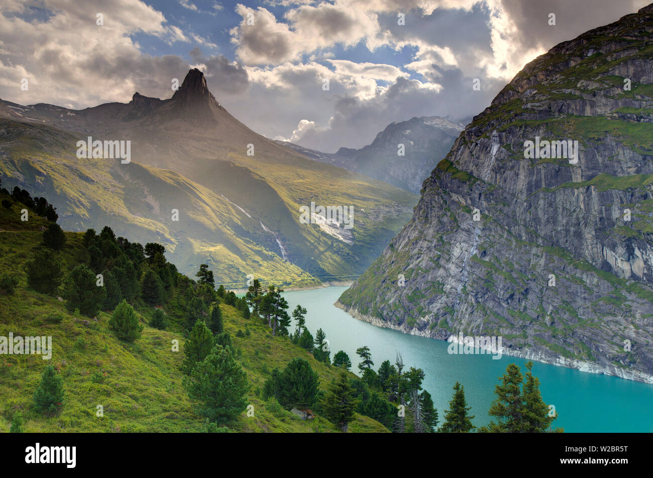Schweiz, Graubünden, Vals, Zervreilasee Stausee und Zervreilahorn Peak Stockfoto