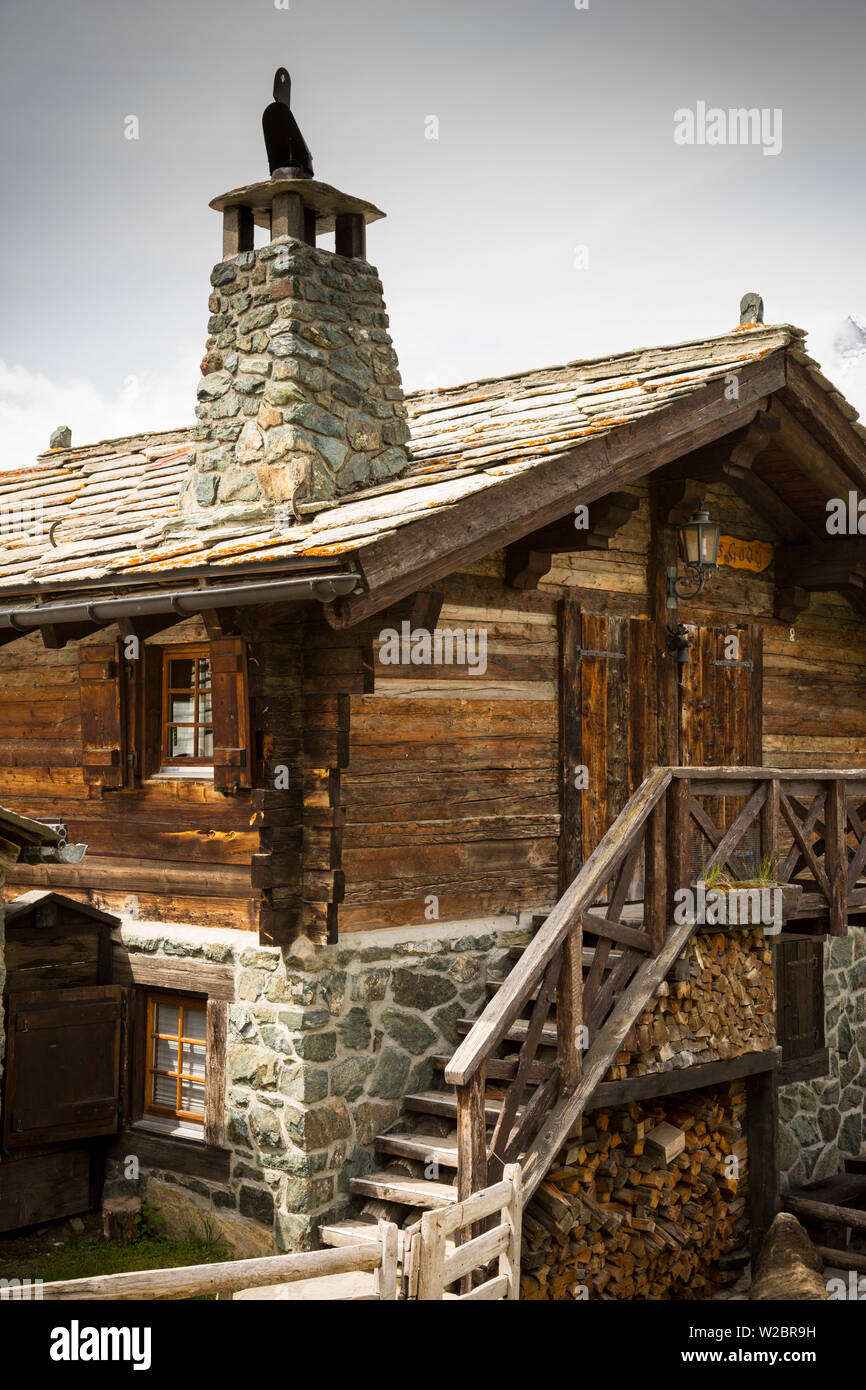 Chalet aus Holz/Hütte, Eggen, Zermatt, Wallis, Schweiz Stockfoto