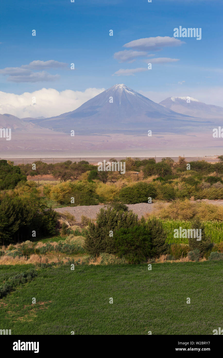 Chile, Atacama-Wüste, San Pedro de Atacama, Ansicht des Vulkans Volcan Chacabuco Stockfoto