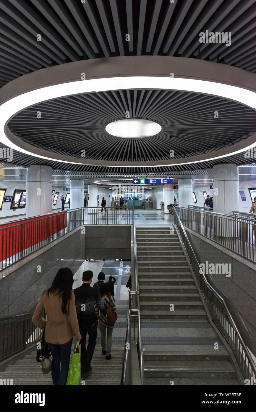 China, Peking, Innenraum eines Pekinger U-Bahn Station Stockfoto