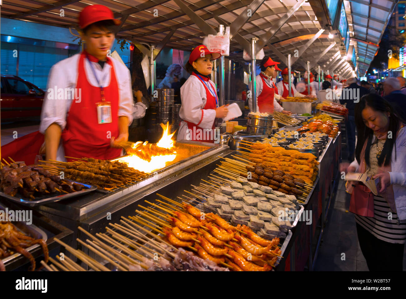 China, Peking, Donghuamen Street Nacht Markt Stockfoto