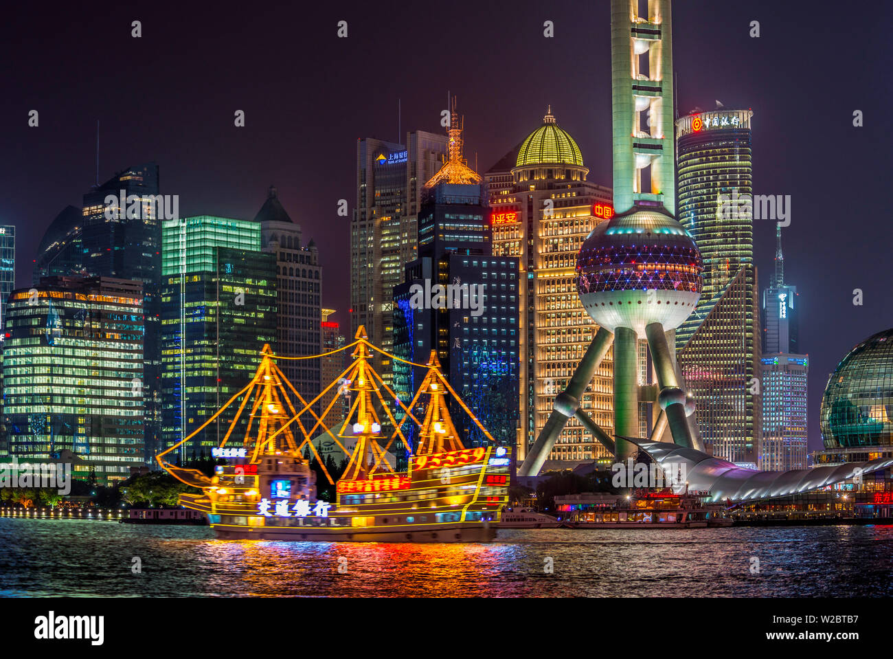 China, Shanghai, Pudong District, Financial District, einschließlich Oriental Pearl Tower Stockfoto