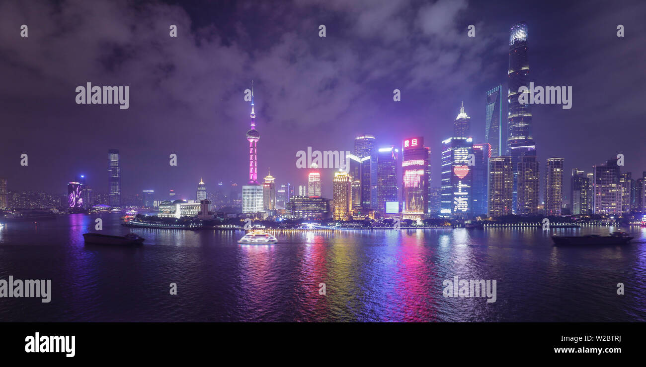 Skyline von Pudong vom Bund, Shanghai, China Stockfoto