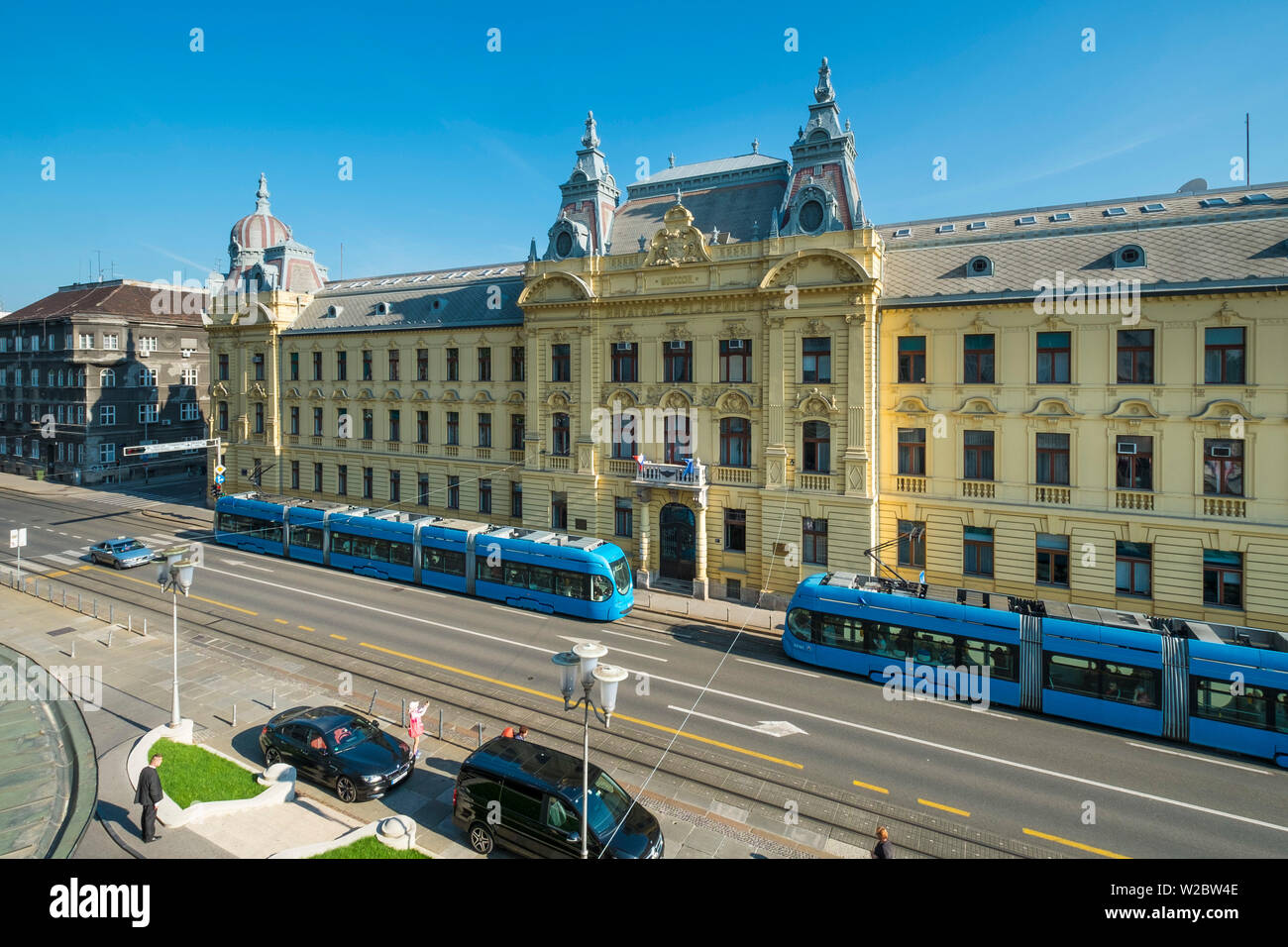 Kroatische Eisenbahnen Gebäude gegenüber dem Hotel Esplanade Mihanoviceva, Ul, Zagreb, Kroatien Stockfoto