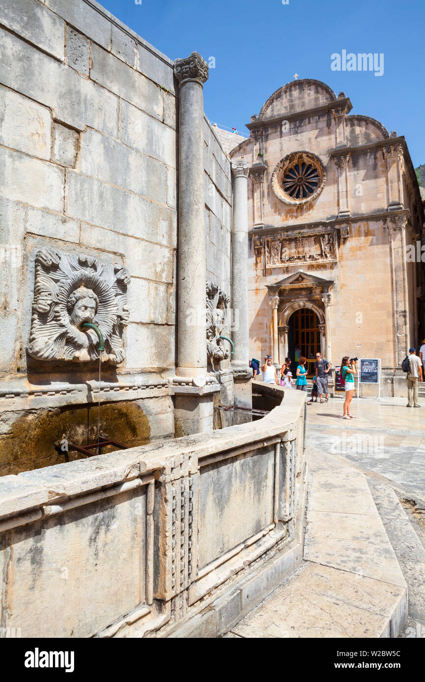 Detail der große Brunnen Onofrio & St. Saviour's Church, Stari Grad (Altstadt), Dubrovnik, Dalmatien, Kroatien Stockfoto