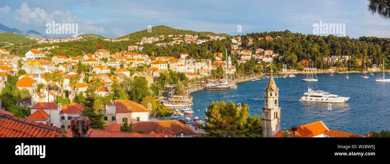 Erhöhte Blick über den malerischen Hafen Stadt Cavtat, Cavtat, Dalmatien, Kroatien Stockfoto