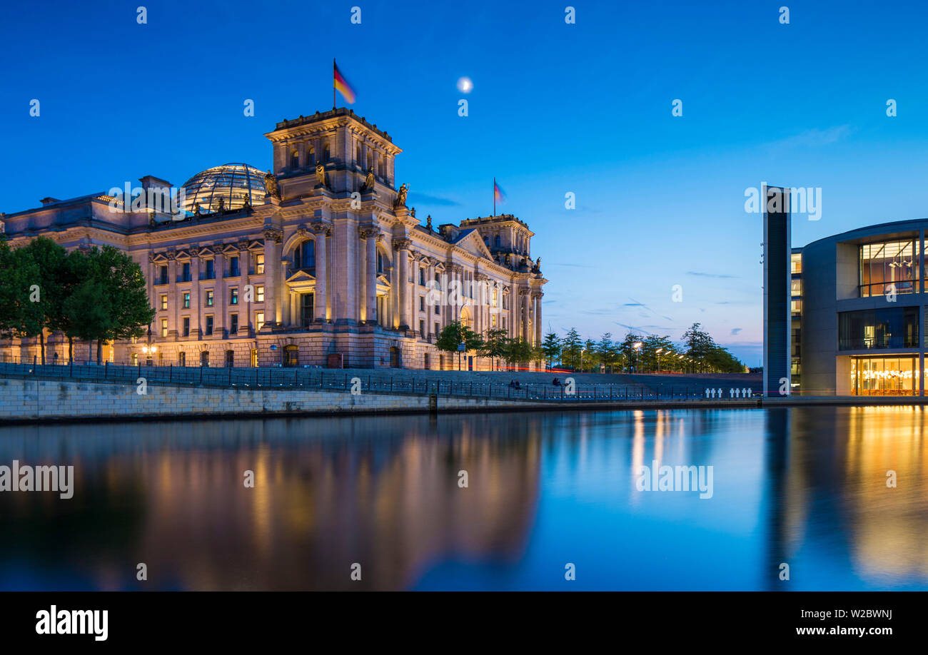 Reichstag und Paul Lobe Haus, Berlin, Deutschland Stockfoto