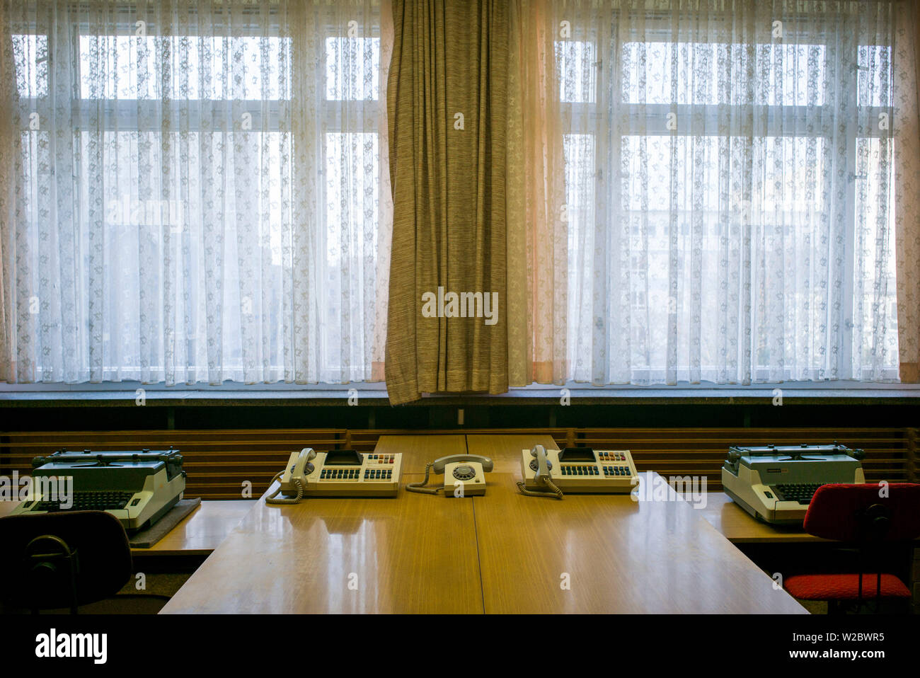 Deutschland, Berlin, Friendrichshain, Stasi Museum, DDR-Ära Geheimpolizei Museum im ehemaligen Stasi Hauptquartier, Telefone Stockfoto Deutschland, Berlin, Friendrichshain, Stasi Museum, DDR-Ära Geheimpolizei Museum im ehemaligen Stasi Hauptquartier, Telefone Stockfoto