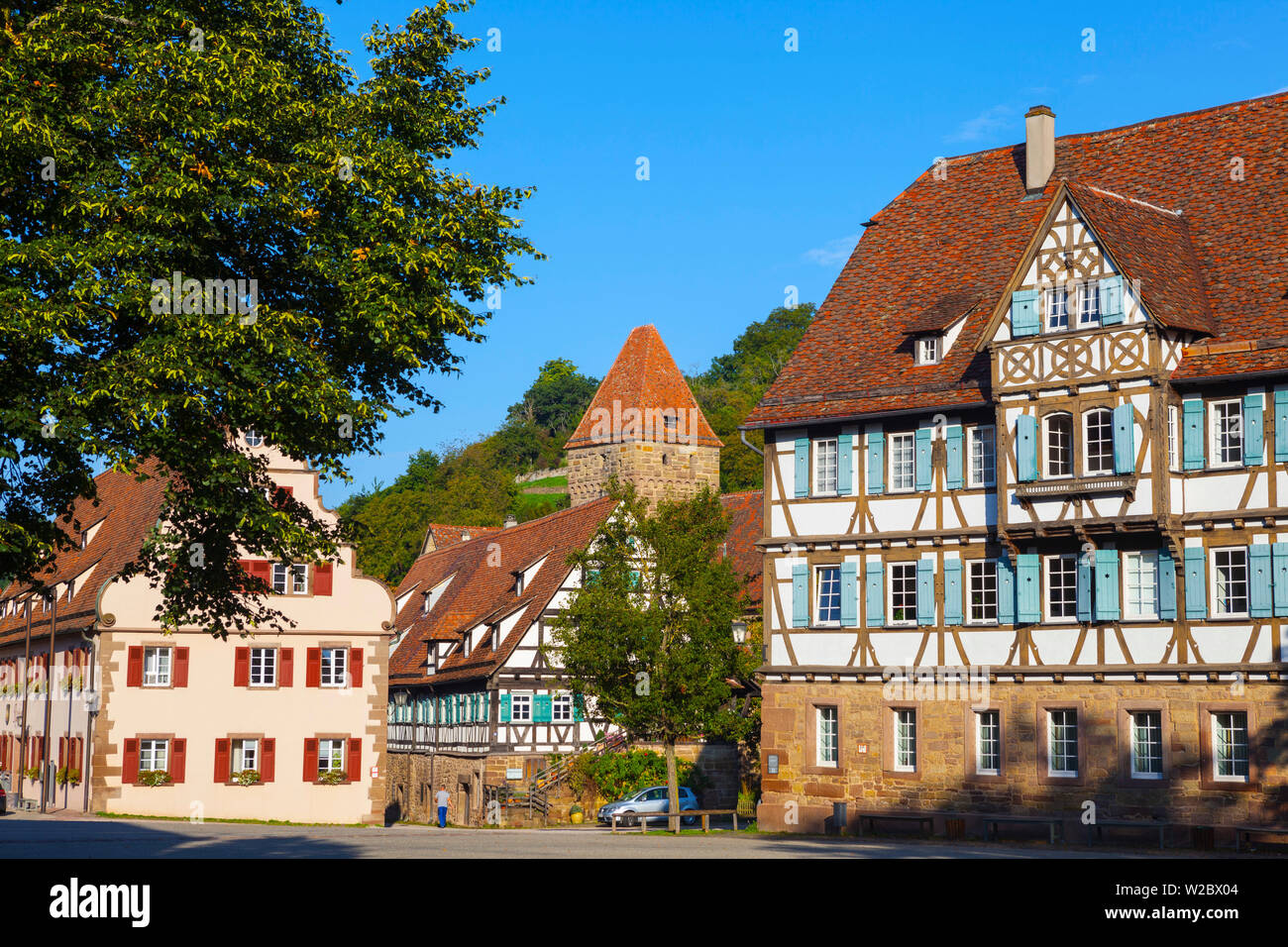 Fachwerkhäuser in der mittelalterlichen Zisterzienserkloster (Kloster Maulbronn) als Weltkulturerbe der UNESCO, Maulbronn, Baden Württemberg, Deutschland Stockfoto