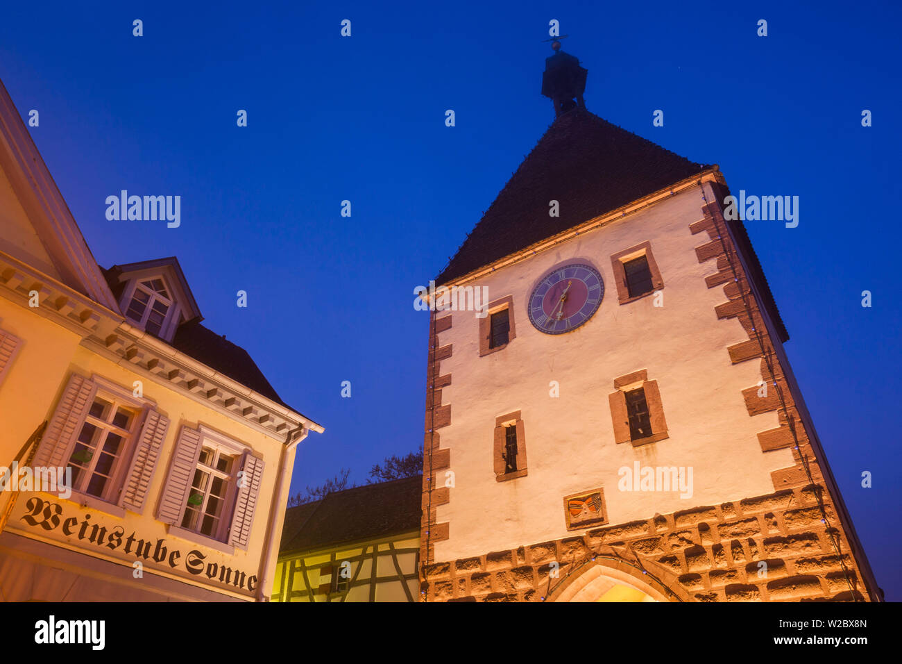 Deutschland, Baden-Wurttemburg, Kaiserstuhl, Endingen, Westliches Tor, Tor, Dawn Stockfoto