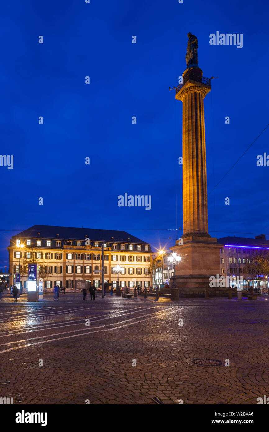 Deutschland, Hessen, Darmstadt, Marktplatz quadratisch, dawn Stockfoto
