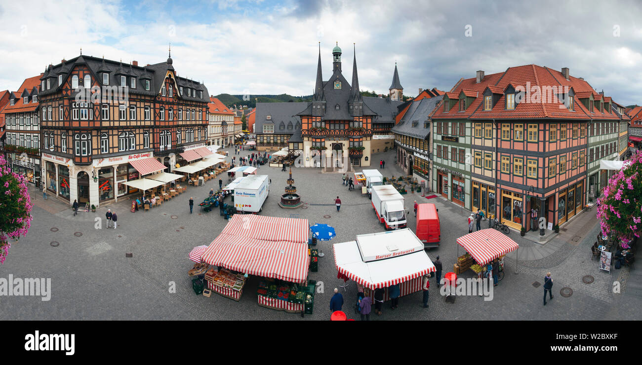 Markt und Guild Hall, Wernigerode, Harz, Sachsen-Anhalt, Deutschland Stockfoto