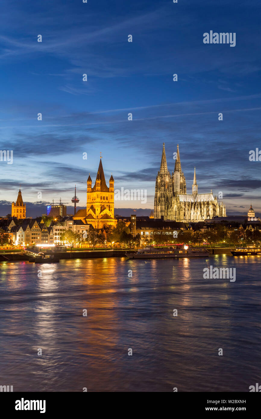 Rhein, und der Kathedrale (Dom), Köln (Köln), Nordrhein-Westfalen, Deutschland Stockfoto