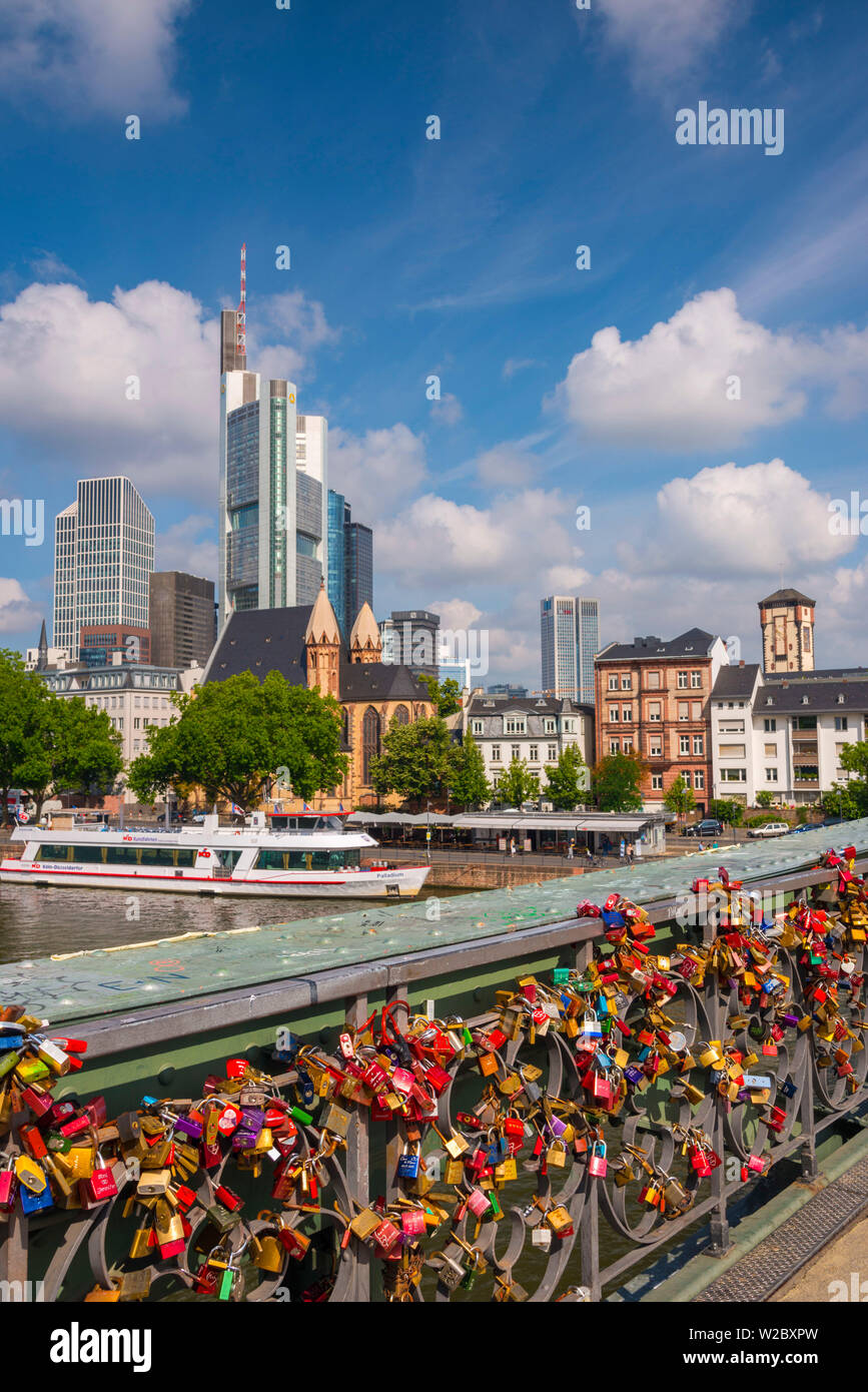 Deutschland, Hessen, Frankfurt am Main, Holbeinsteg Brücke, Liebe Vorhängeschlösser Stockfoto