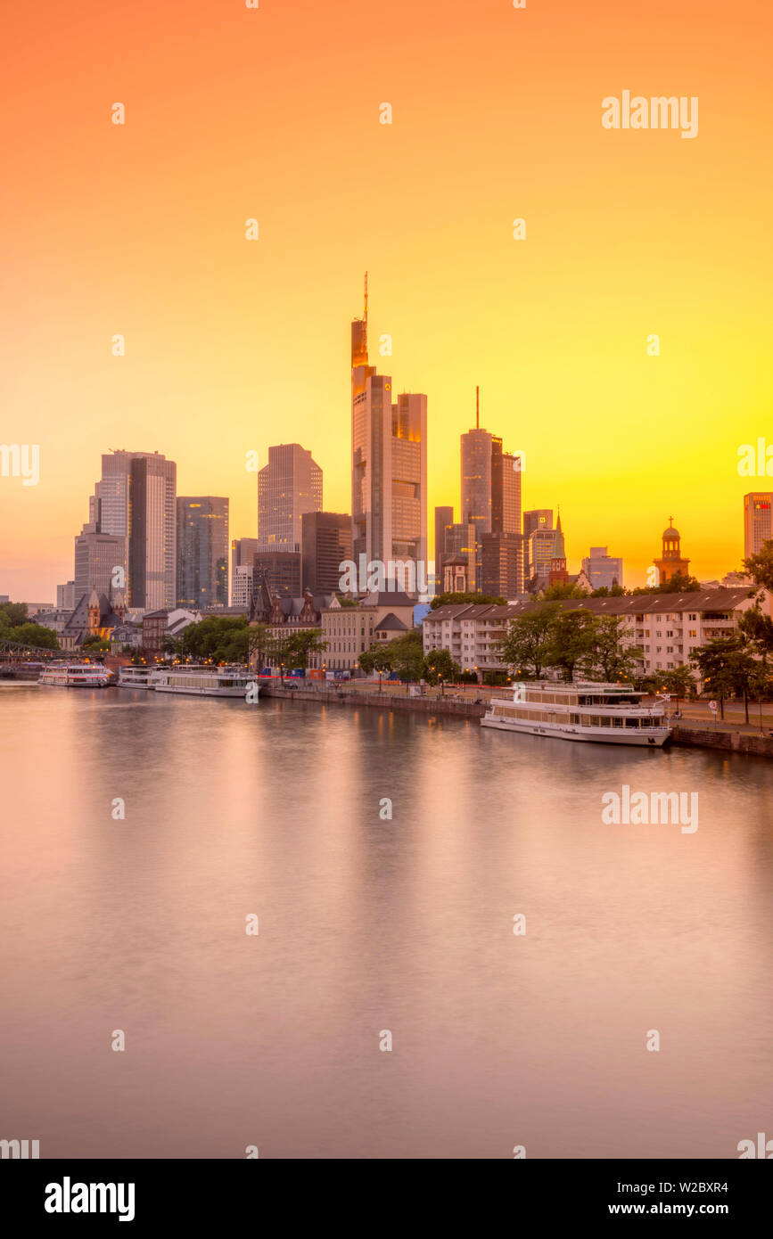 Deutschland, Hessen, Frankfurt am Main, die Skyline der Stadt in Main Stockfoto