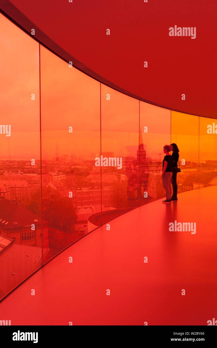 Dänemark, Jütland, ARoS Aarhus Kunstmuseum, Aarhus Kunstmuseum, Your Rainbow Panorama, 360-Grad-Dach Gehweg, Interieur Stockfoto
