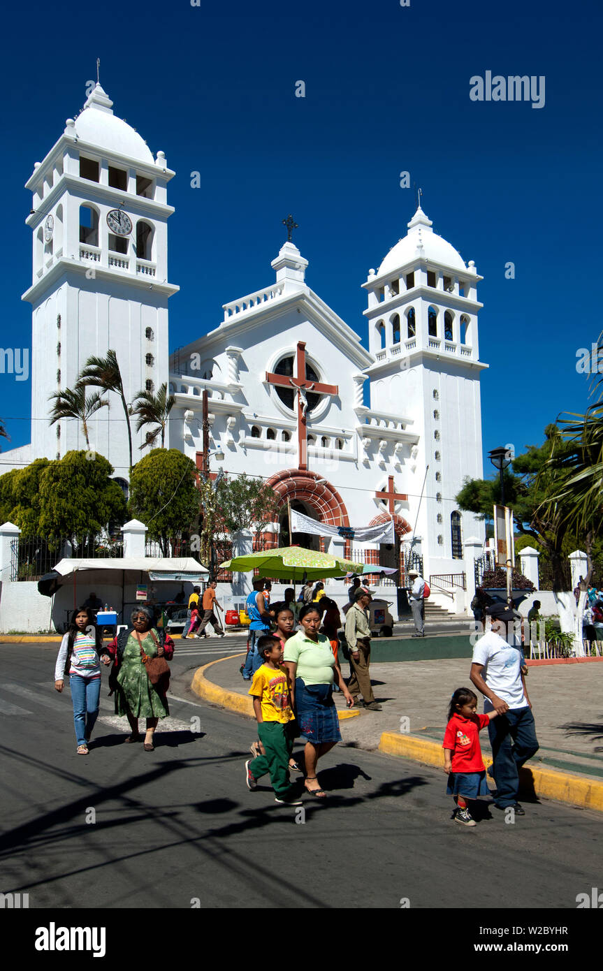 Juayua, El Salvador, Iglesia Santa Lucia, Kirche des Schwarzen Christus von Juayua, der Art der Blumen, Ruta De Las Flores, Abteilung von Sonsonate Stockfoto