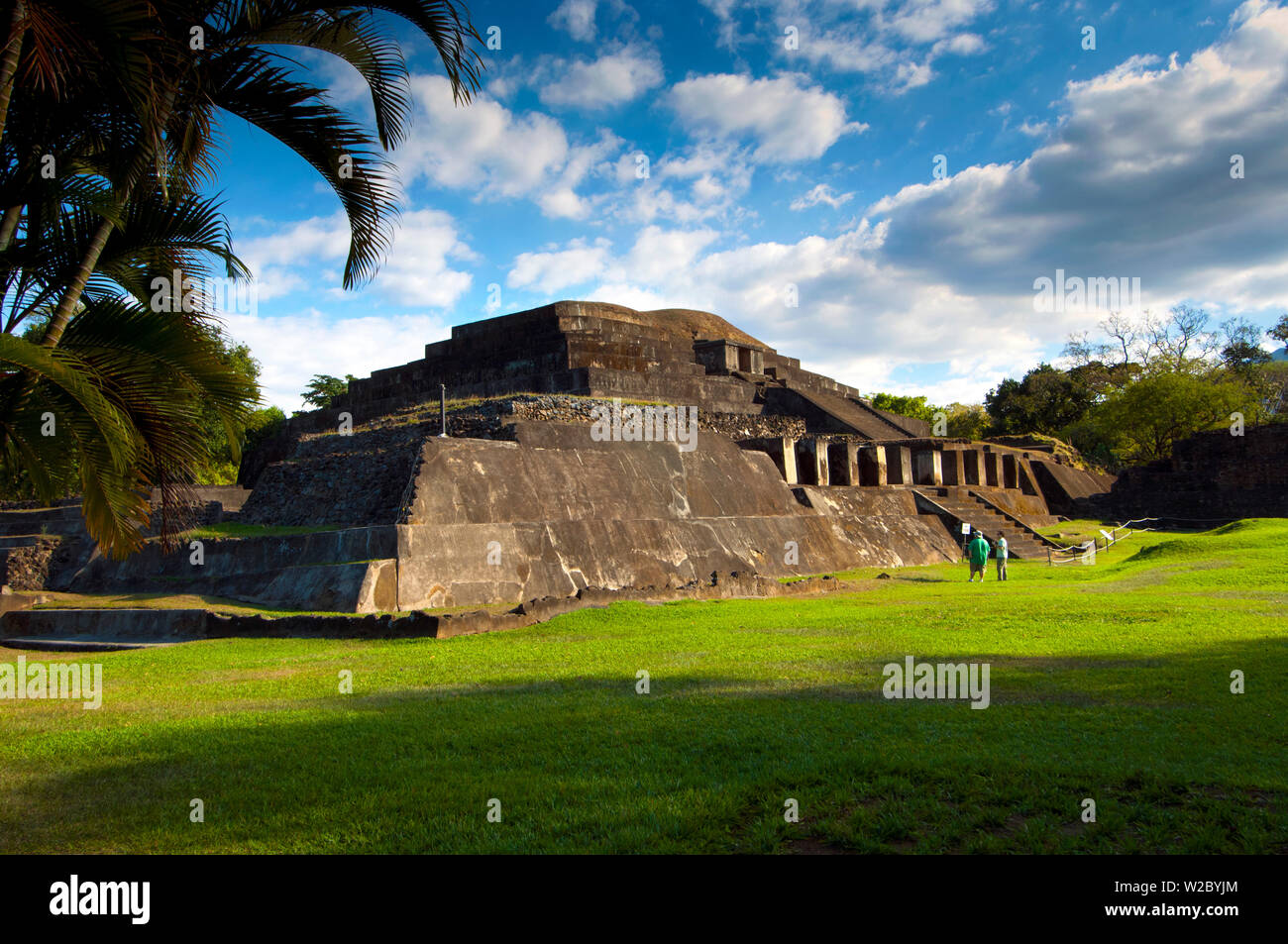 Tazumal Maya Ruinen, in Chalchuapa, El Salvador, Pyramide, pre-colombian Archäologische Stätte, wichtigste und am besten erhaltene Maya-ruinen in El Salvador, Tazumal bedeutet übersetzt "Der Ort, an dem die Opfer verbrannt wurden", Departement Santa Ana Stockfoto