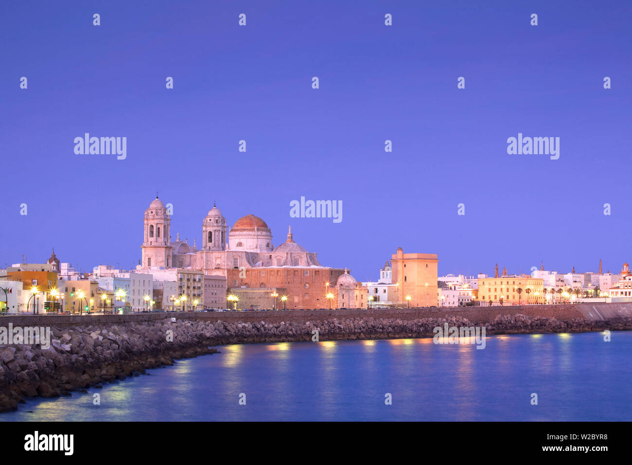 Kirche von Santa Cruz, der Kathedrale und Cadiz Skyline, Cadiz, Andalusien, Provinz Cadiz, Andalusien, Spanien Stockfoto